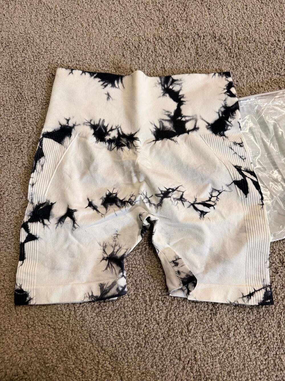 Seamless High-Waisted Tie-Dye Athletic Yoga Shorts  Size M